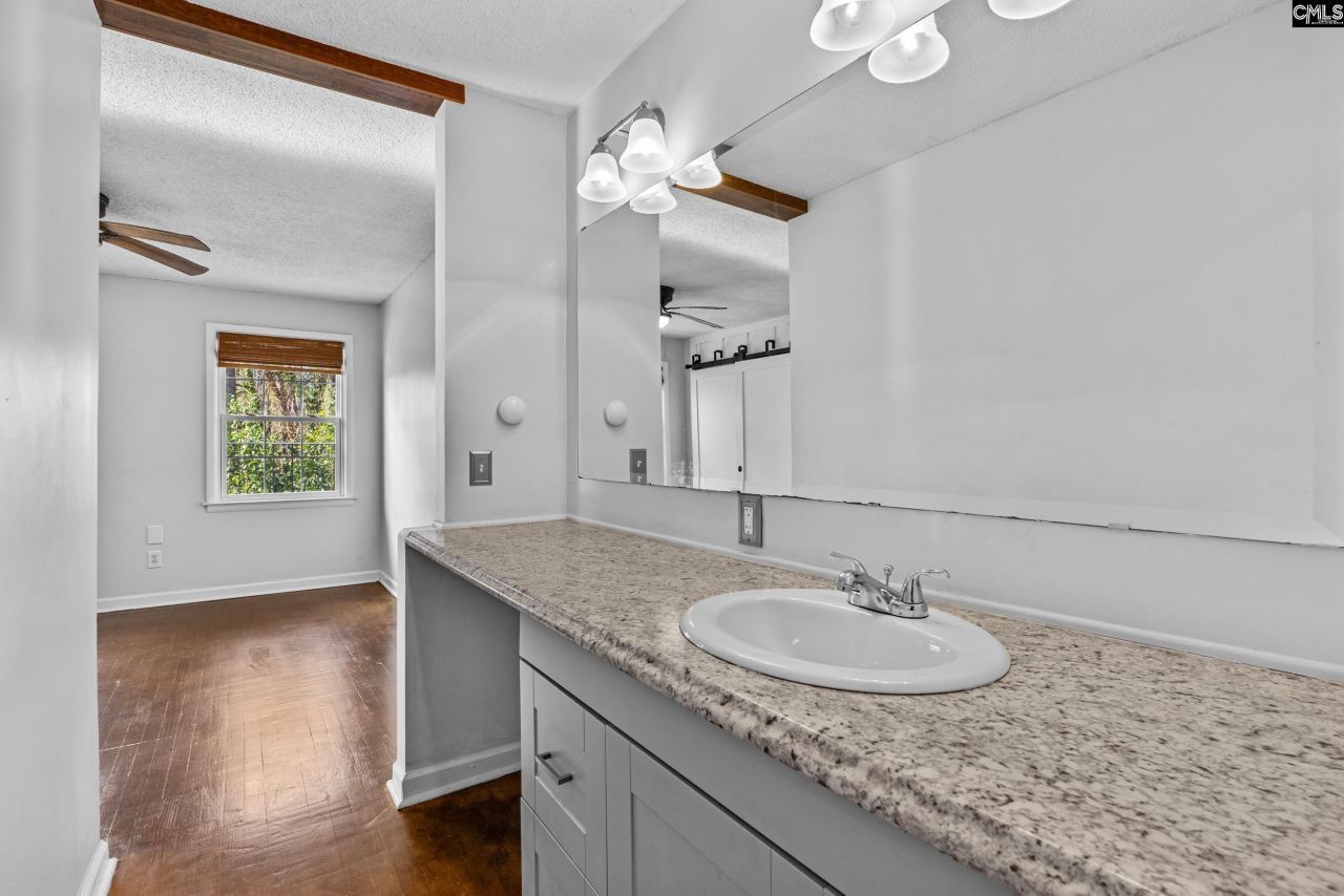 1916 Berkshire Drive  Photo 23