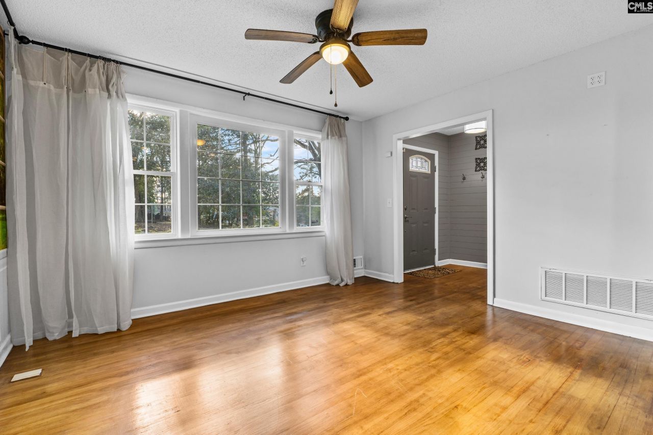 1916 Berkshire Drive  Photo 6