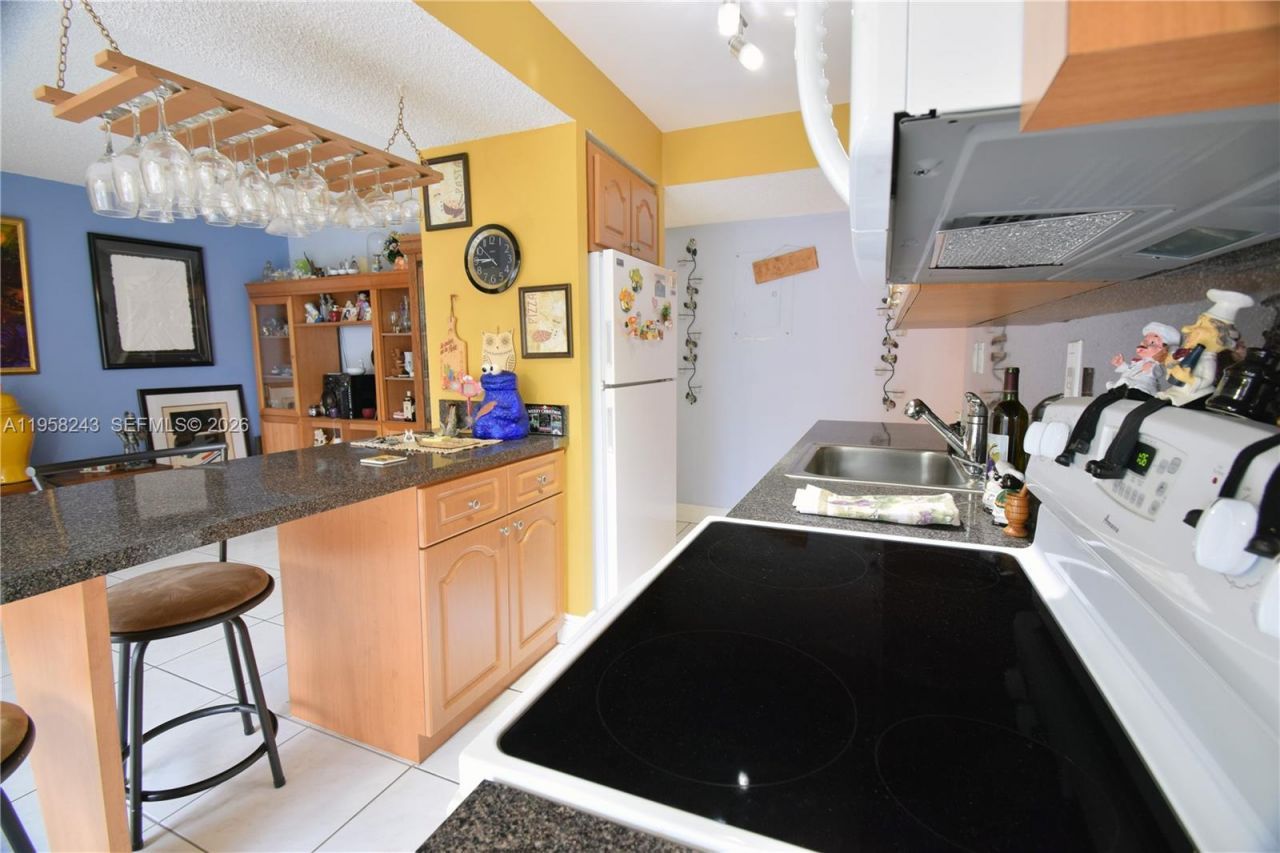 9301 SW 4th St, Unit 114E, Miami, FL 33174 Photo