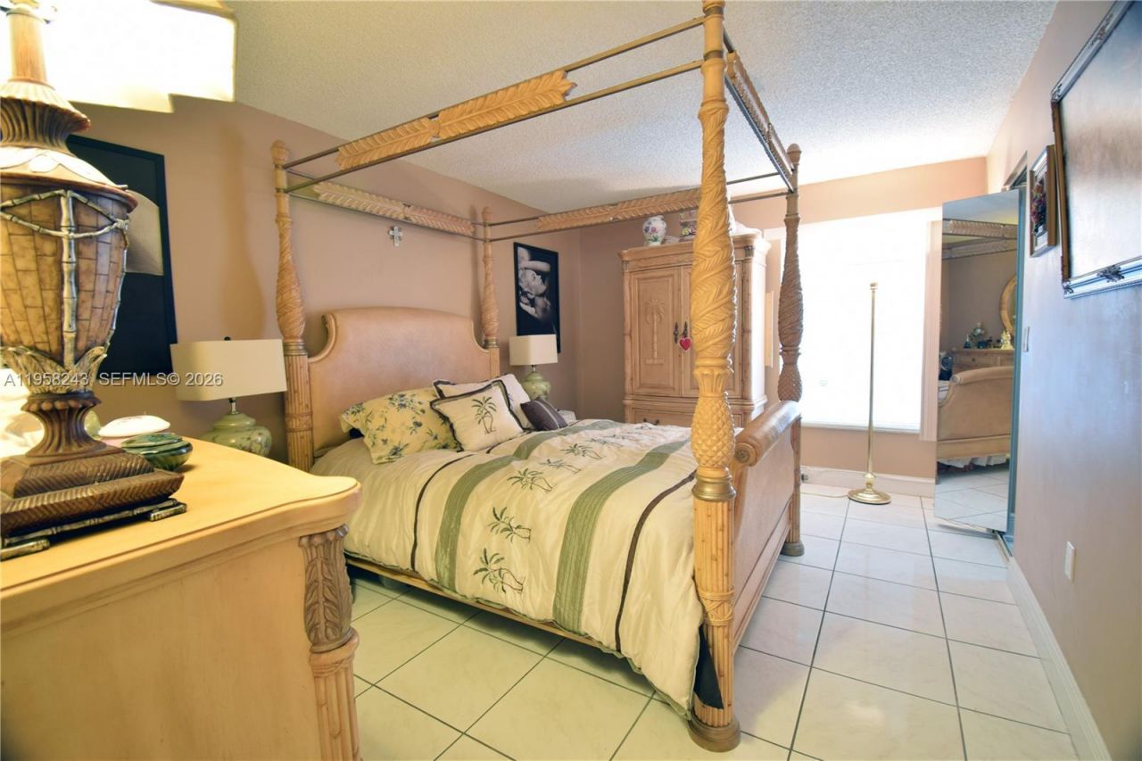 9301 SW 4th St, Unit 114E, Miami, FL 33174 Photo