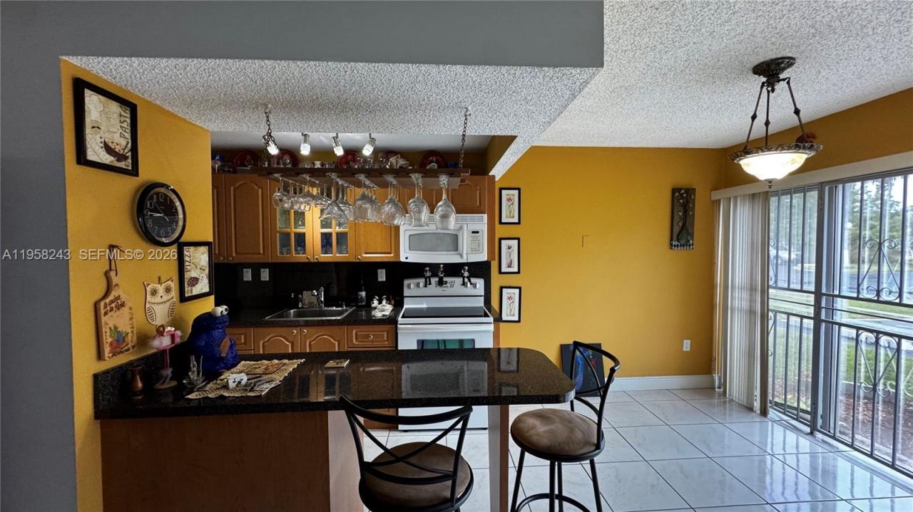 9301 SW 4th St, Unit 114E, Miami, FL 33174 Photo