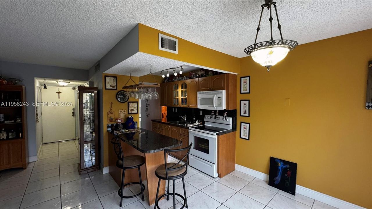 9301 SW 4th St, Unit 114E, Miami, FL 33174 Photo