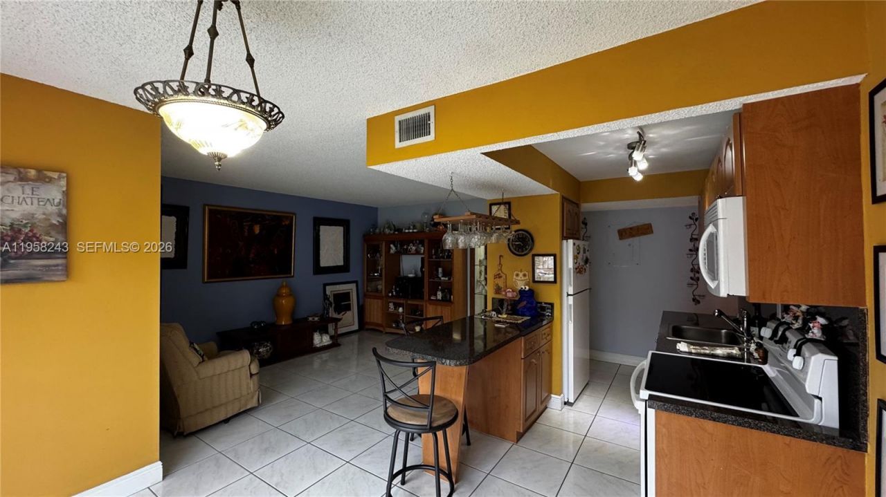 9301 SW 4th St, Unit 114E, Miami, FL 33174 Photo