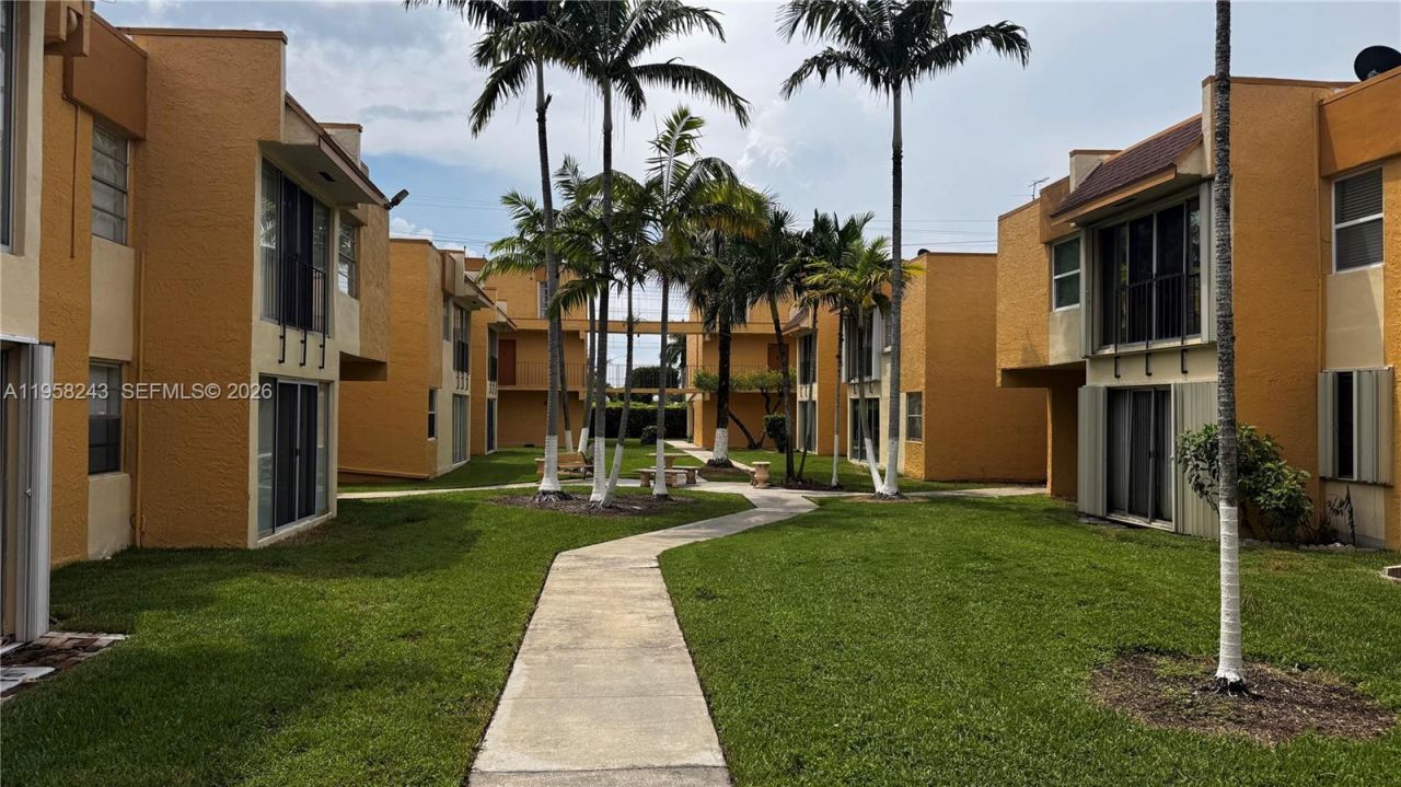 9301 SW 4th St, Unit 114E, Miami, FL 33174 Photo