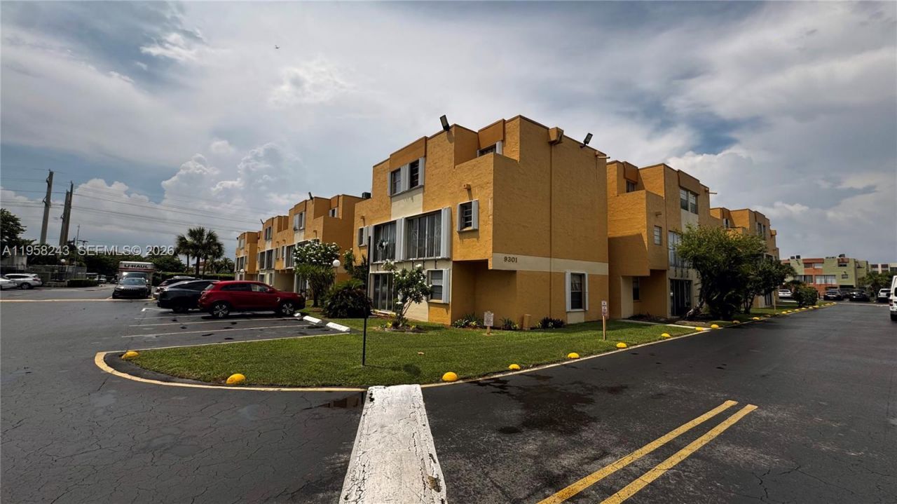 9301 SW 4th St, Unit 114E, Miami, FL 33174 Photo