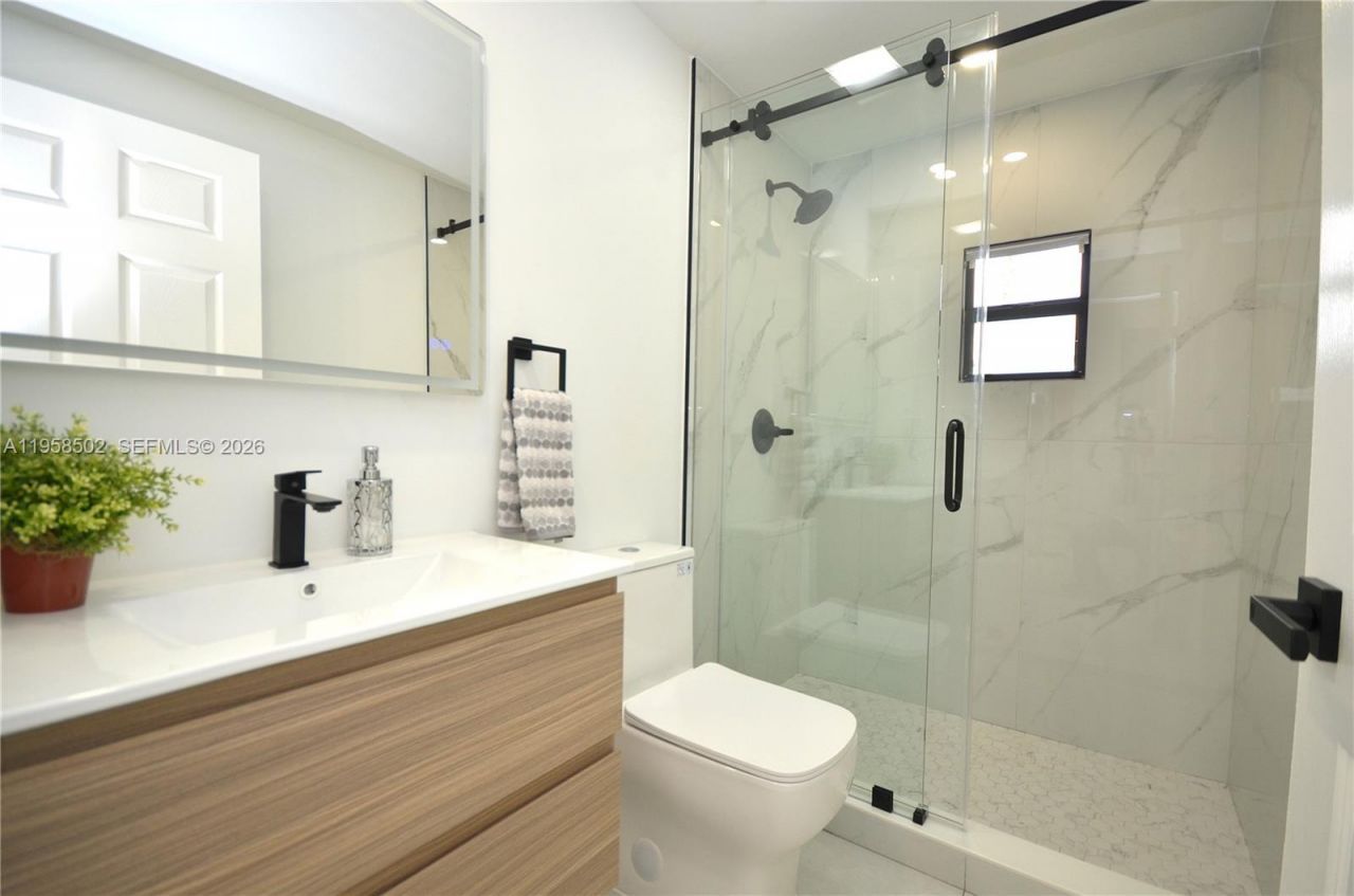 4417 NW 23rd Ct, Miami, FL 33142 Photo