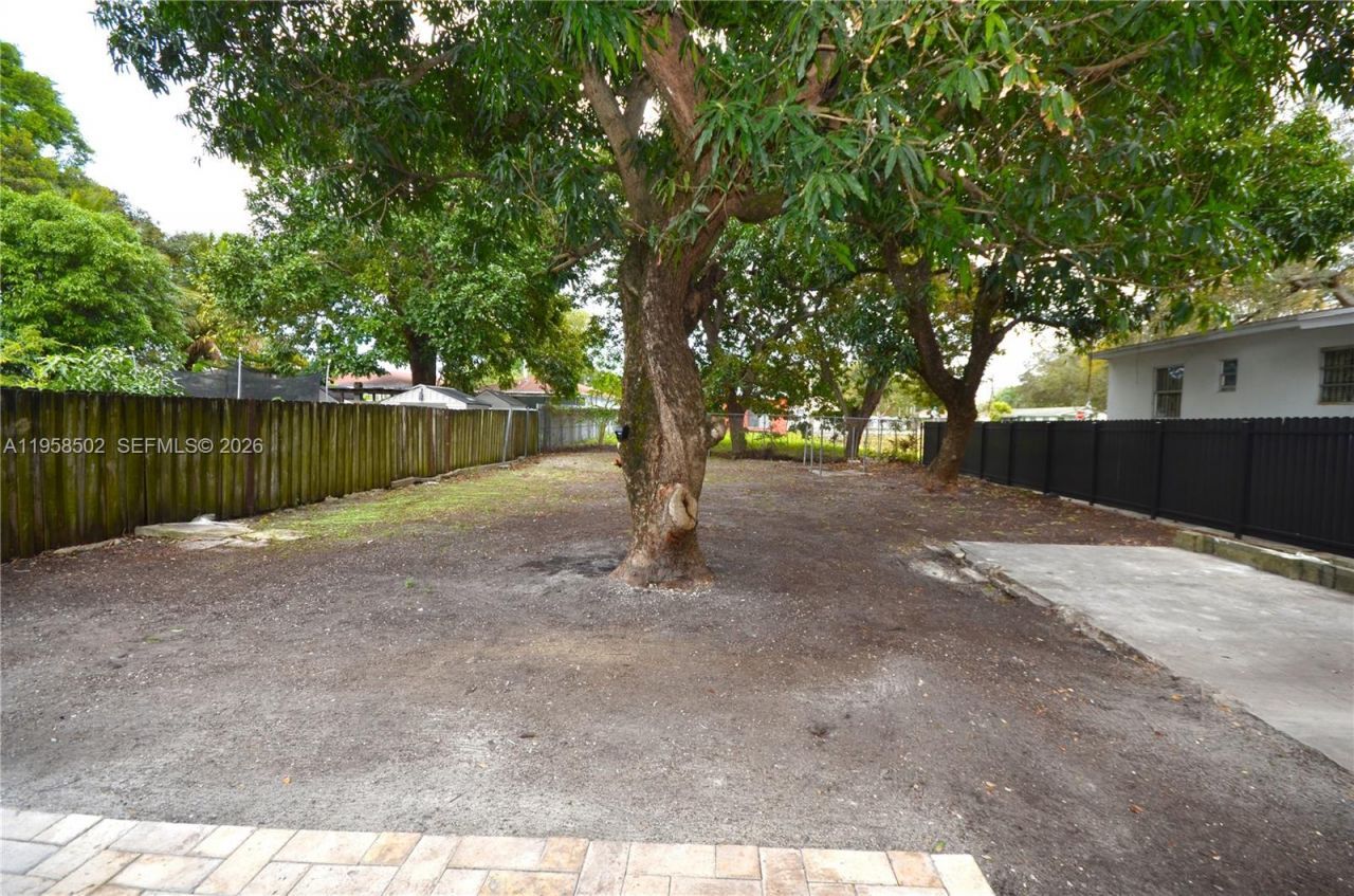 4417 NW 23rd Ct, Miami, FL 33142 Photo