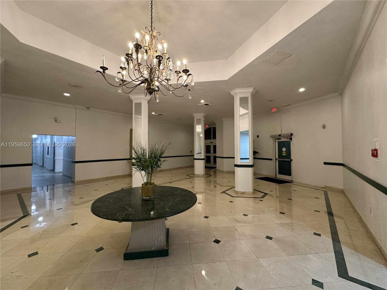 1301 NE Miami Gardens Dr , Unit 425W, Miami, FL 33179 Photo