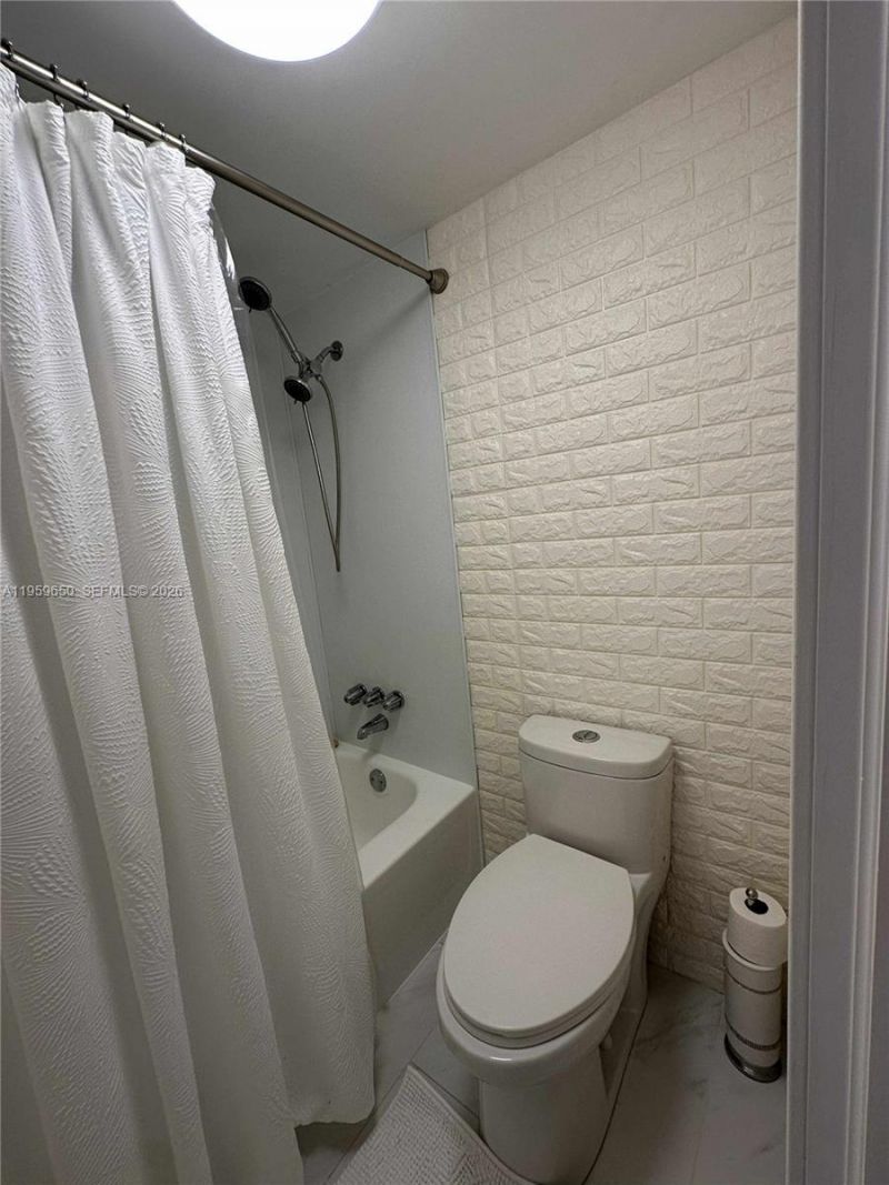 1301 NE Miami Gardens Dr , Unit 425W, Miami, FL 33179 Photo