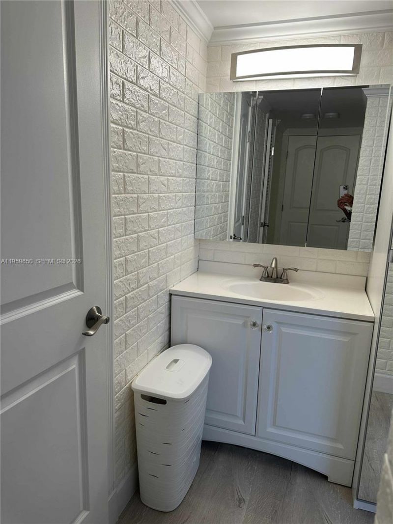 1301 NE Miami Gardens Dr , Unit 425W, Miami, FL 33179 Photo