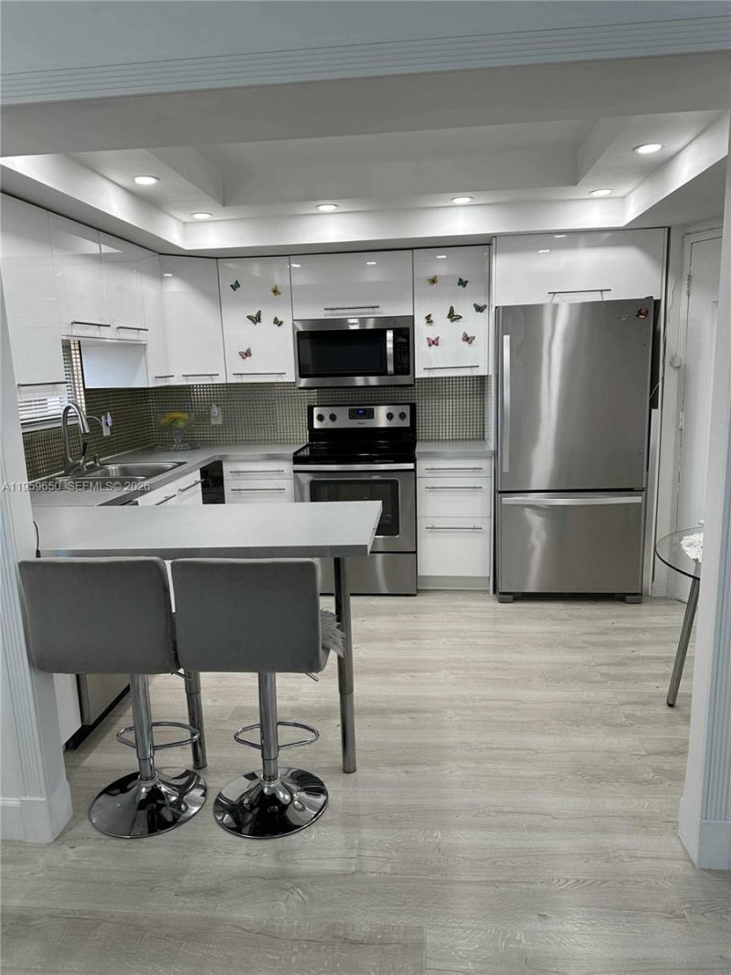 1301 NE Miami Gardens Dr , Unit 425W, Miami, FL 33179 Photo