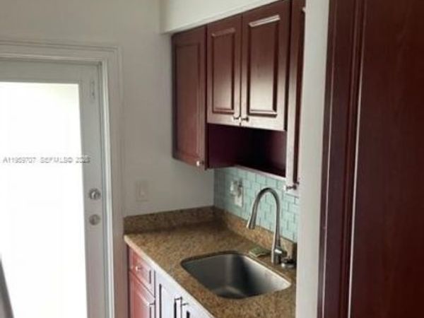 2121 Biarritz Dr, Unit 5, Miami Beach, FL 33141