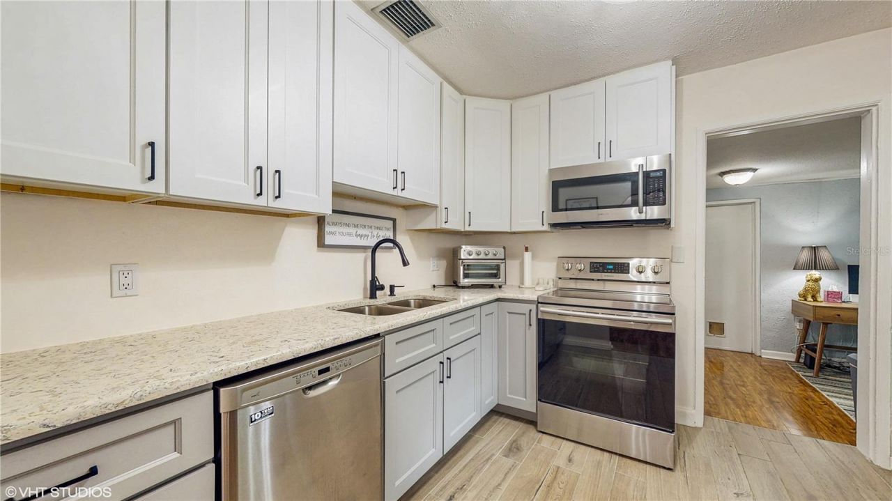 5550 Kelly Drive N, Saint Petersburg, FL 33703 Photo