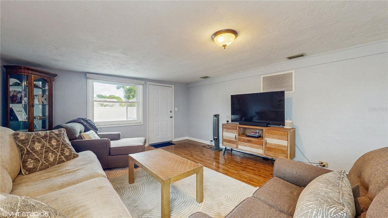 5550 Kelly Drive N, Saint Petersburg, FL 33703 Photo