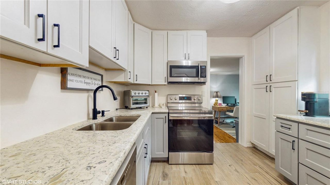 5550 Kelly Drive N, Saint Petersburg, FL 33703 Photo