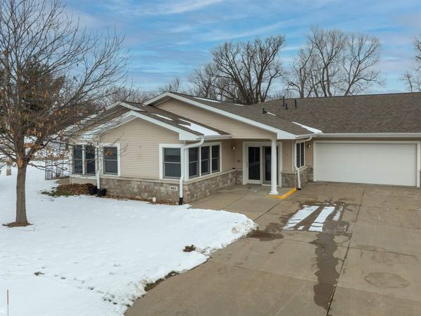 903 Cedar View Drive, Vinton, IA 52349