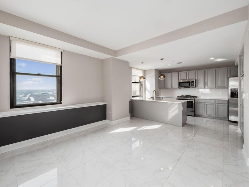 50 W Broad Street, Unit 2002, Columbus, OH 43215 Photo 2