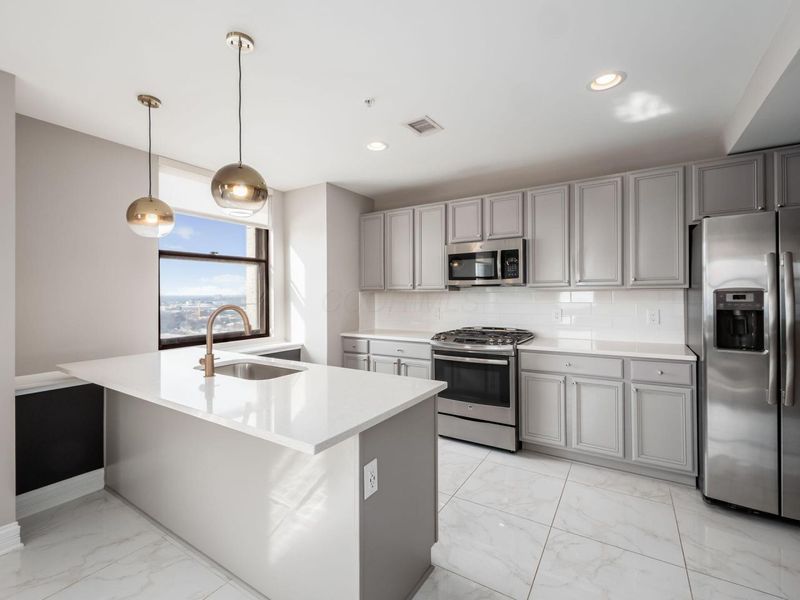 50 W Broad Street, Unit 2002, Columbus, OH 43215 Photo 5