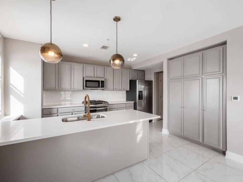 50 W Broad Street, Unit 2002, Columbus, OH 43215 Photo 7