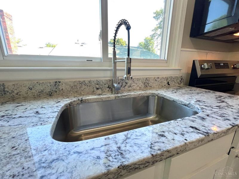 365 Sunset Drive, South Lebanon, OH 45065 Photo 7