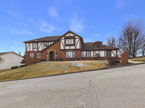 17 Fieldcrest Drive, Wheeling, WV 26003