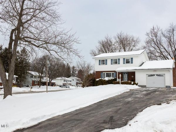 7 Wren Lane, Latham, NY 12110