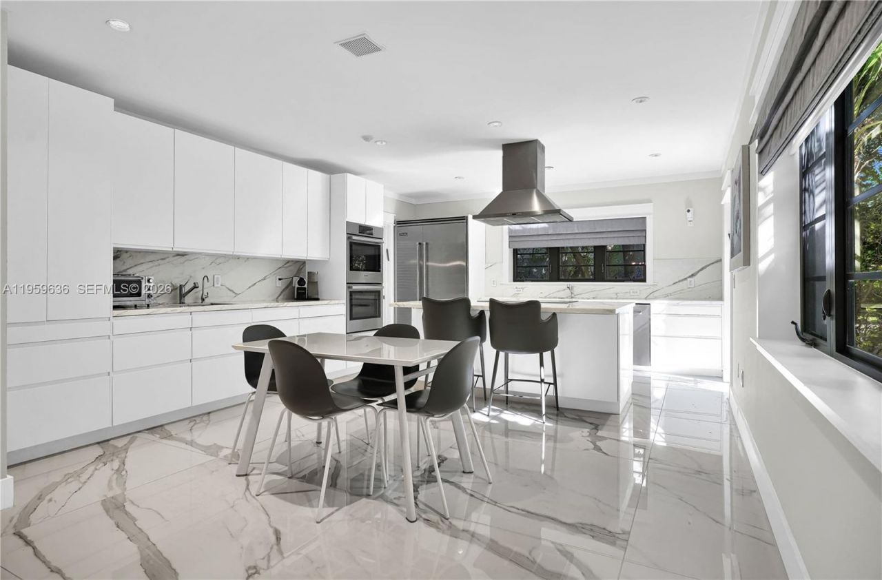 4363 Nautilus Dr , Miami Beach, FL 33140 Photo