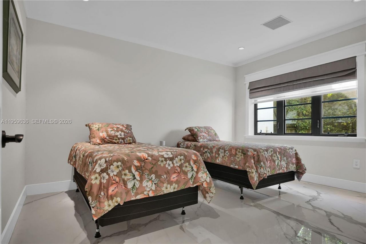 4363 Nautilus Dr , Miami Beach, FL 33140 Photo