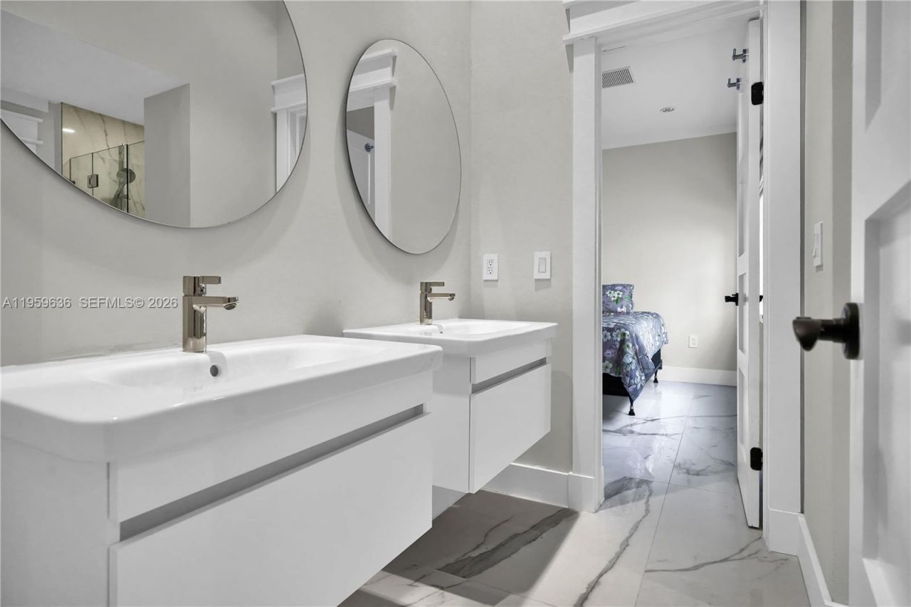 4363 Nautilus Dr , Miami Beach, FL 33140 Photo