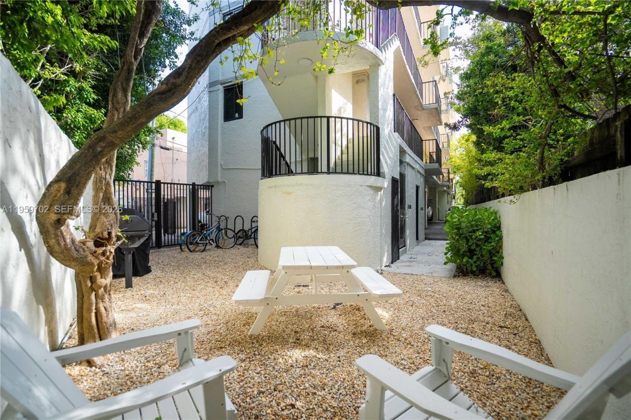 6960 Rue Vendome, Unit 201, Miami Beach, FL 33141 Photo