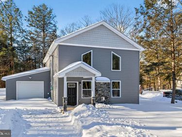 1073 WESTSIDE DRIVE, SOUTH STERLING, PA 18445