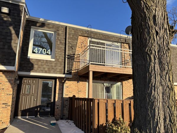 4704 Euclid Avenue, Unit 2D, Rolling Meadows, IL 60008