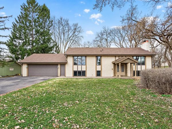 4134 Red Oak Ridge, Minnetonka, MN 55345