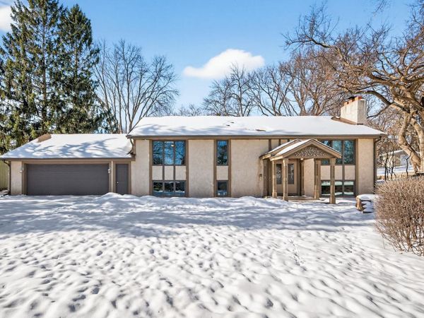 4134 Red Oak Ridge, Minnetonka, MN 55345