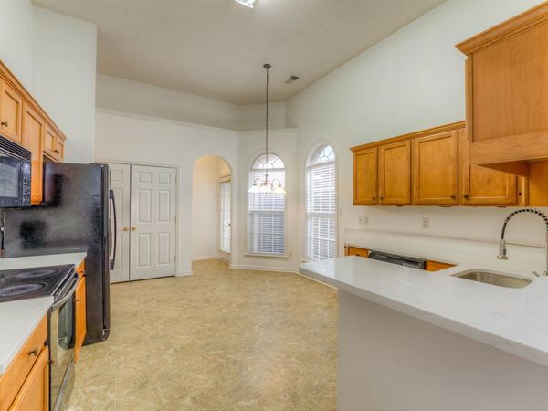 2715 BENDING ELM DR, Memphis, TN 38016