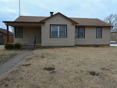 102 Winner Road, El Dorado Springs, MO 64744