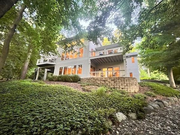 410 Deerpath W -, Fontana, WI 53125