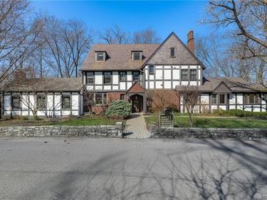 31 Walnut Lane, Oakwood, OH 45419