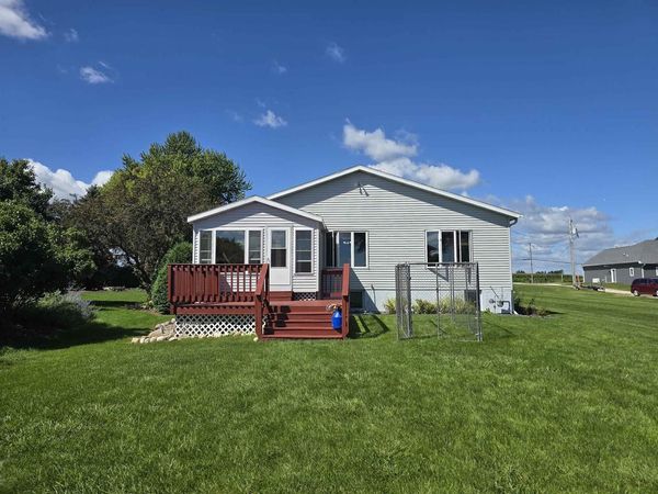 N8801 LAKESHORE DRIVE, Van Dyne, WI 54979