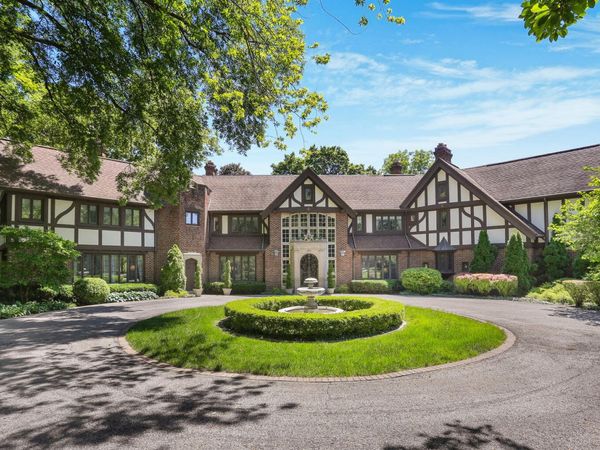 1001 N State Street, Monticello, IL 61856