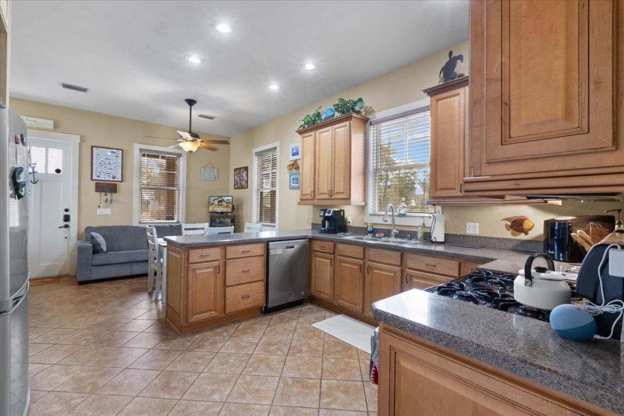 305 NE Winslow Street, Steinhatchee, FL 00000 Photo