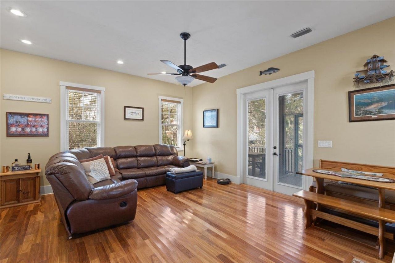 305 NE Winslow Street, Steinhatchee, FL 00000 Photo