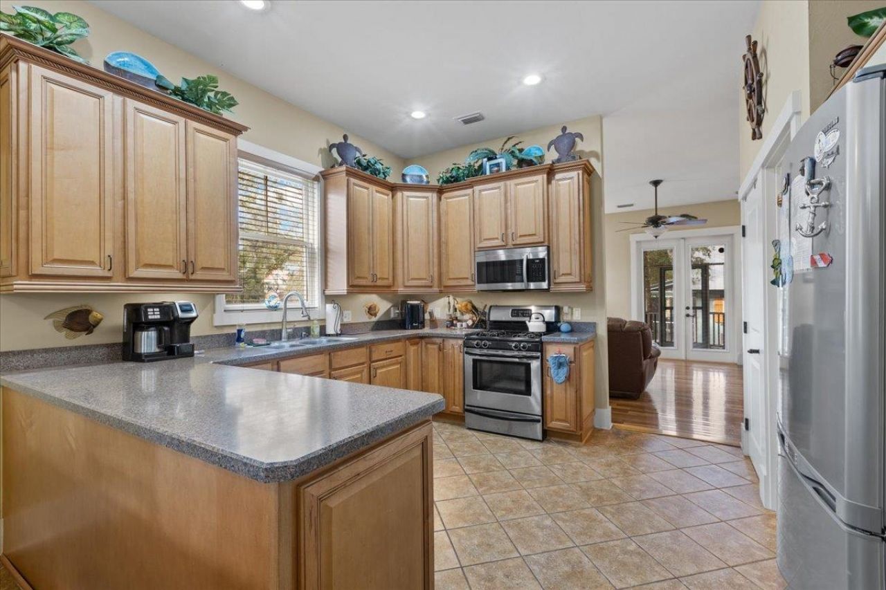 305 NE Winslow Street, Steinhatchee, FL 00000 Photo