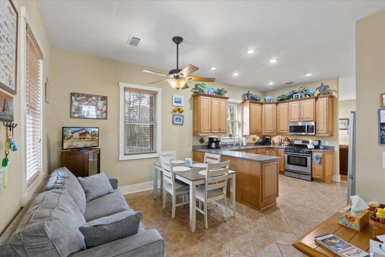 305 NE Winslow Street, Steinhatchee, FL 00000 Photo