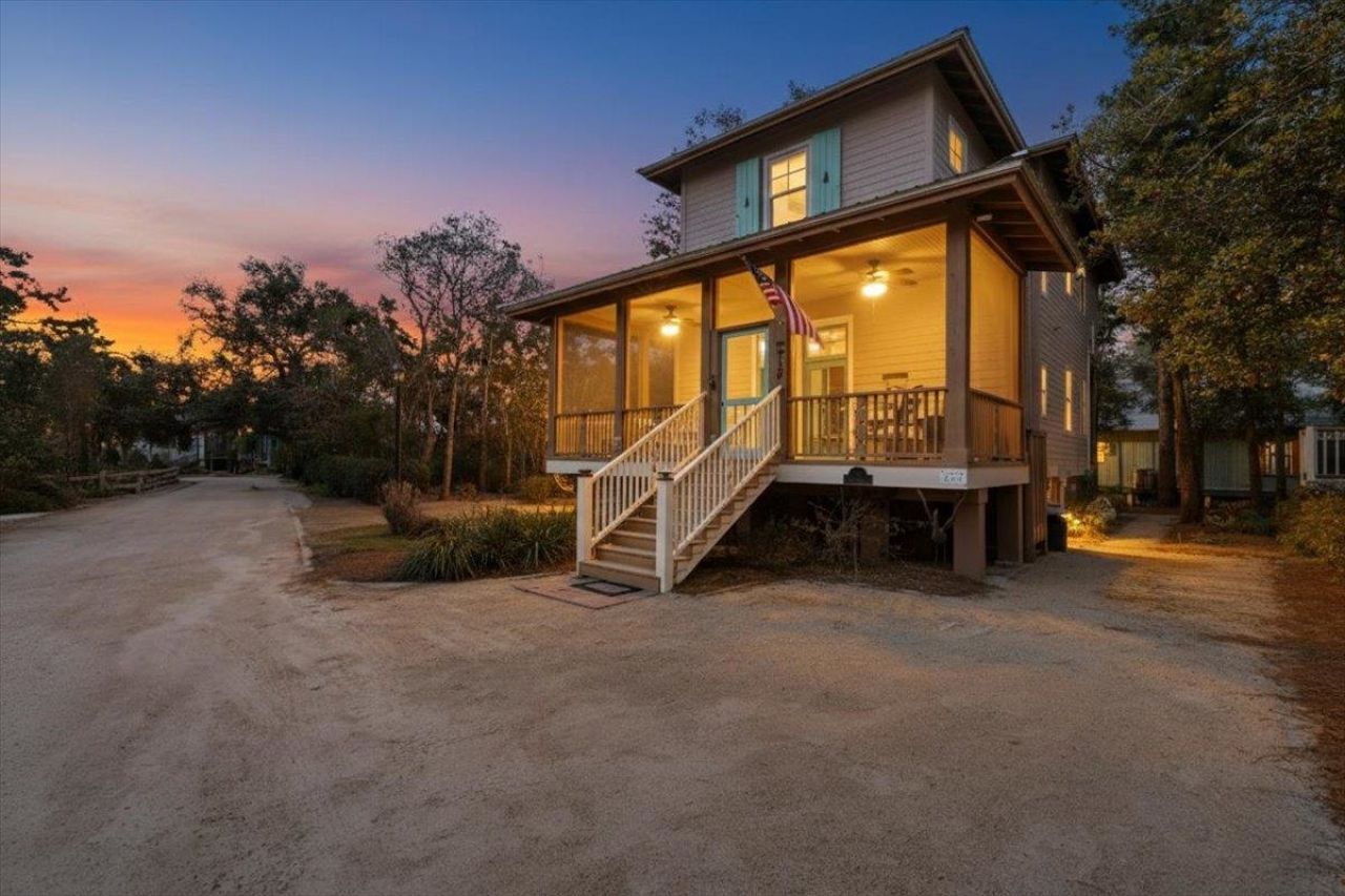 305 NE Winslow Street, Steinhatchee, FL 00000 Photo