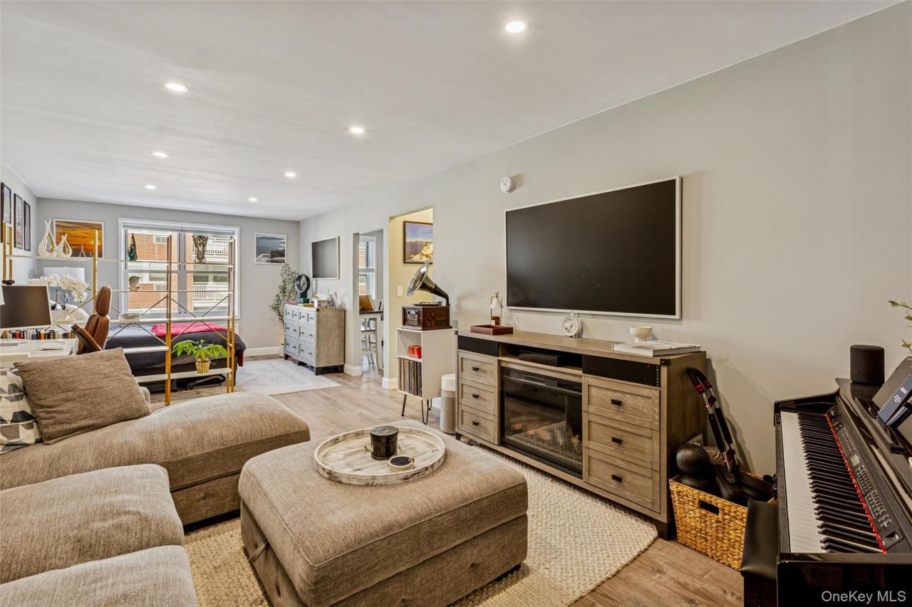 700 Shore Road, Unit 5U, Long Beach, NY 11561 Main Photo