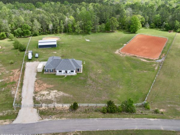 29 E Slope Drive, Carriere, MS 39426