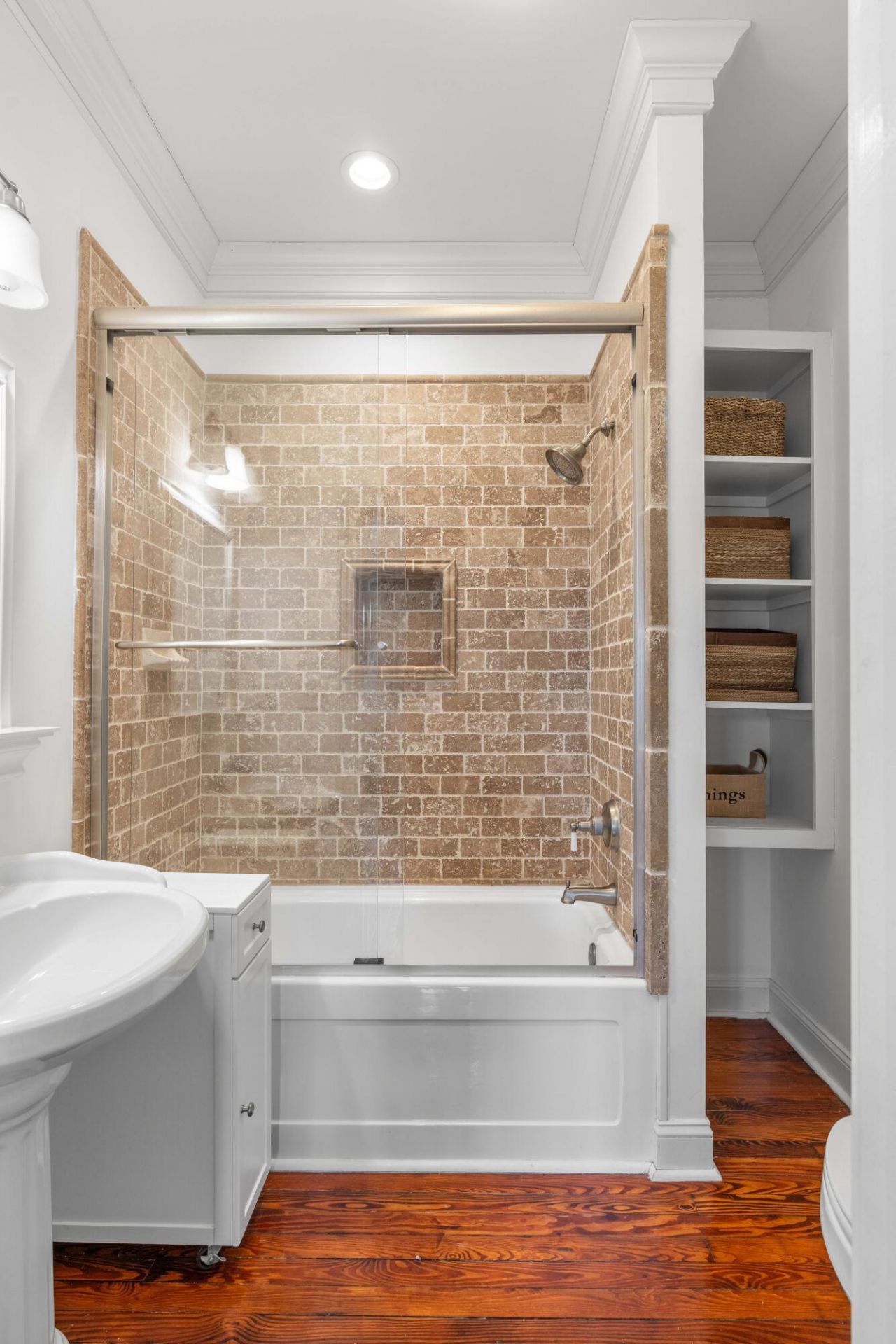 104 Queen Street Photo 12