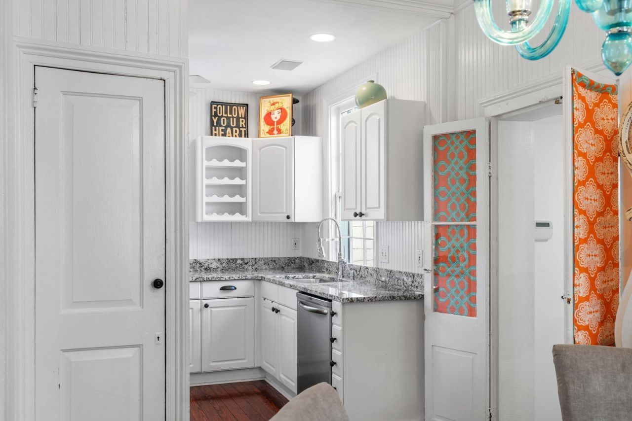 104 Queen Street Photo 5