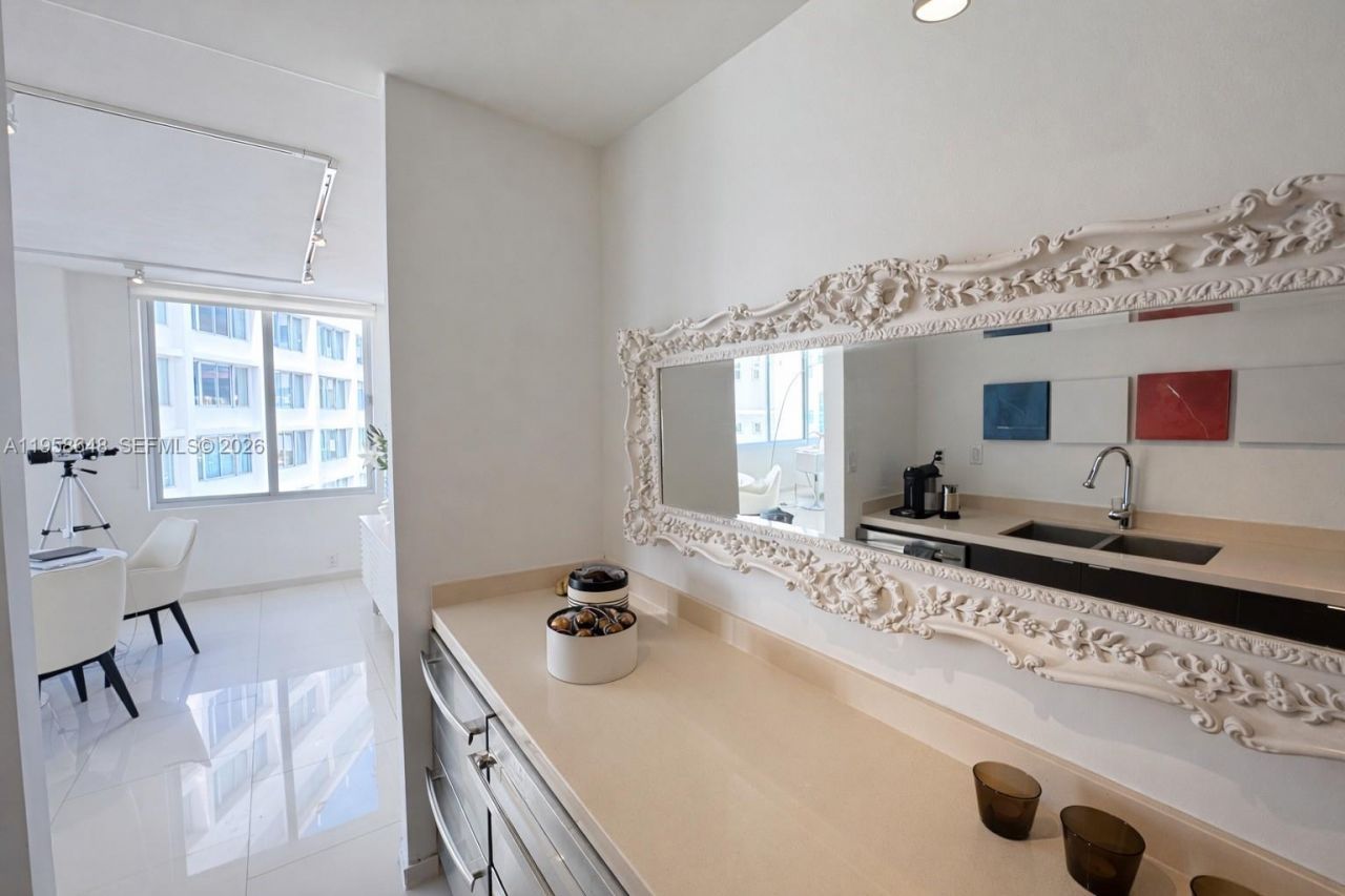 1000 West Ave , Unit 1111, Miami Beach, FL 33139 Photo